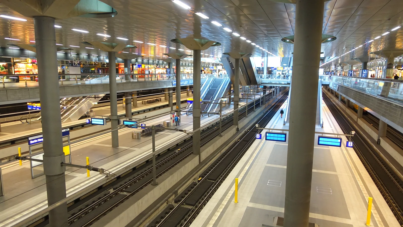 WLAN am Flughafen BER: kostenlos verbinden und mit FEX weiter