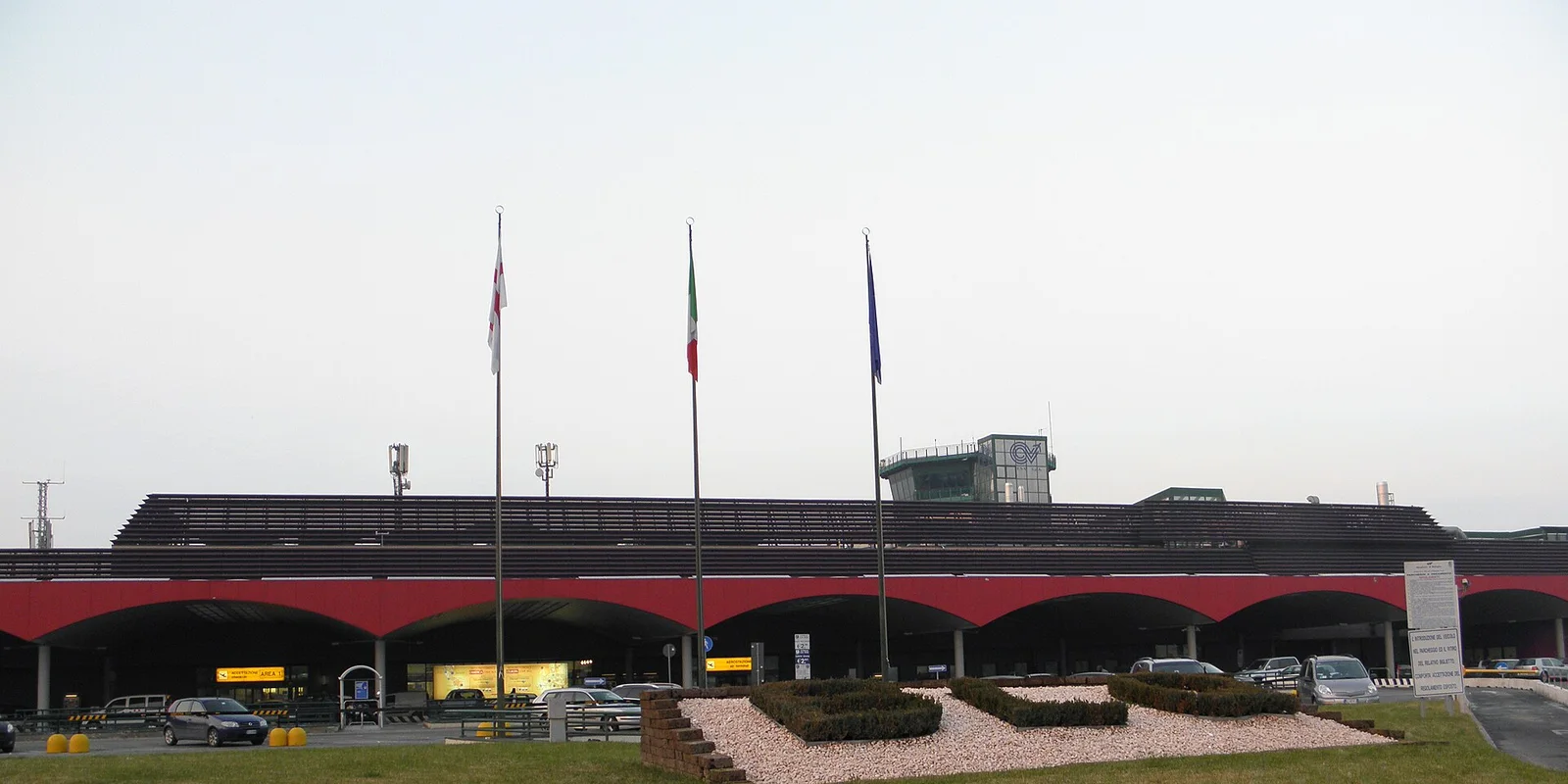 Bologna Airport to the City: Marconi Express, Bus or Taxi?
