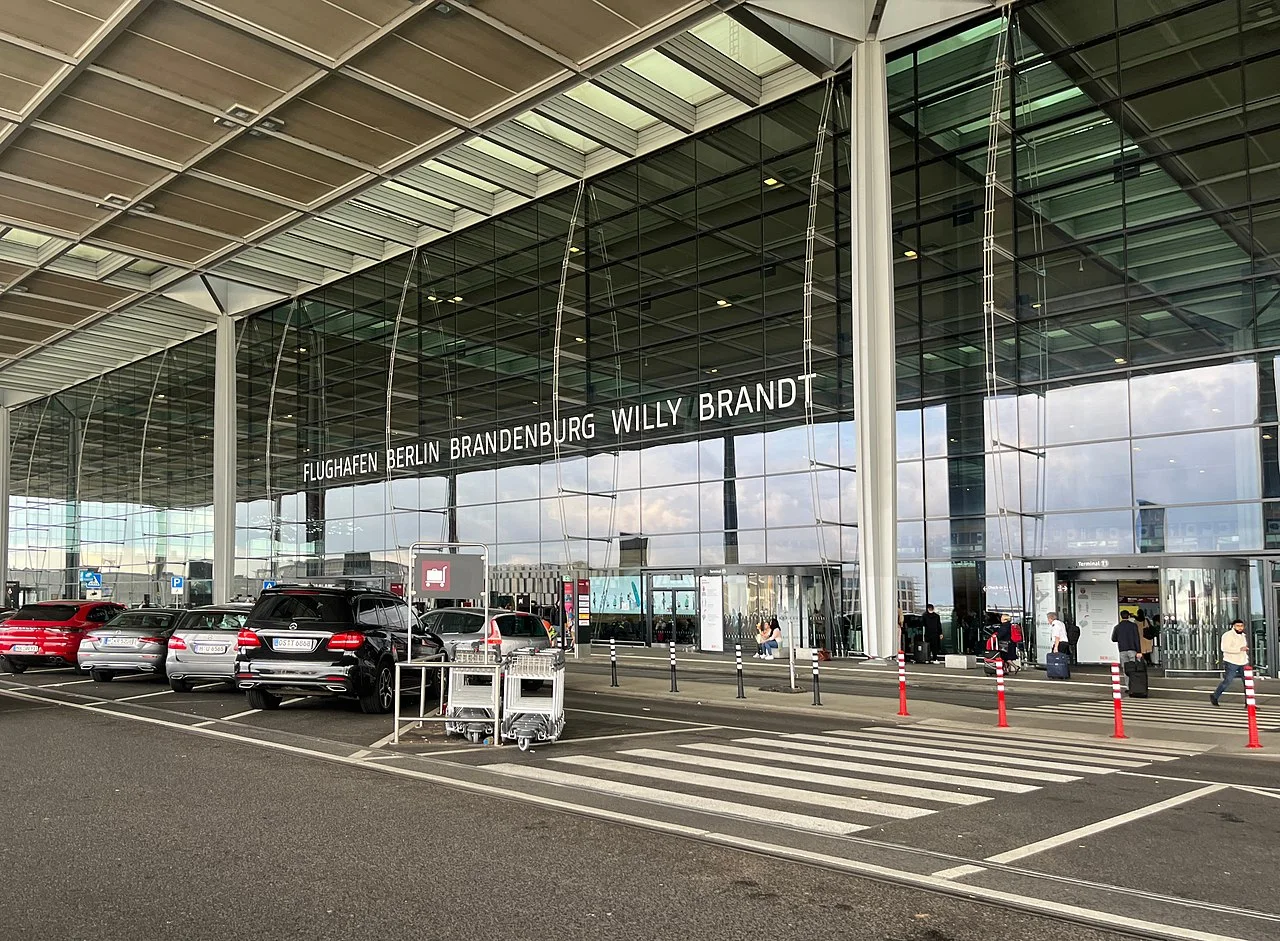 Gebäude von Terminal 1 am Flughafen Berlin Brandenburg