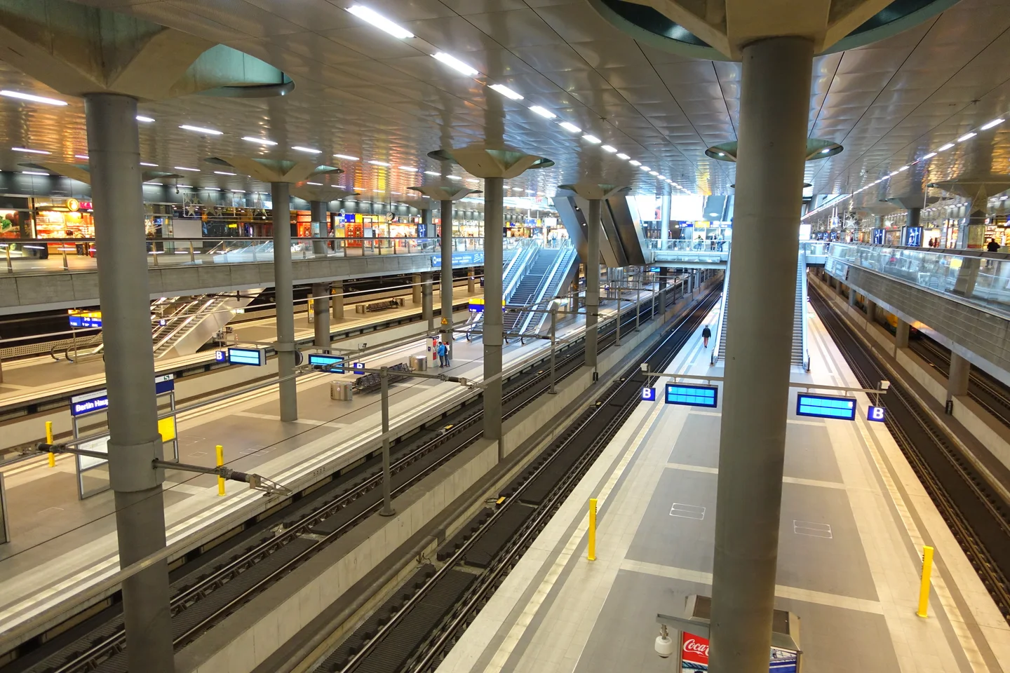 Untere Bahnsteige im Berliner Hauptbahnhof