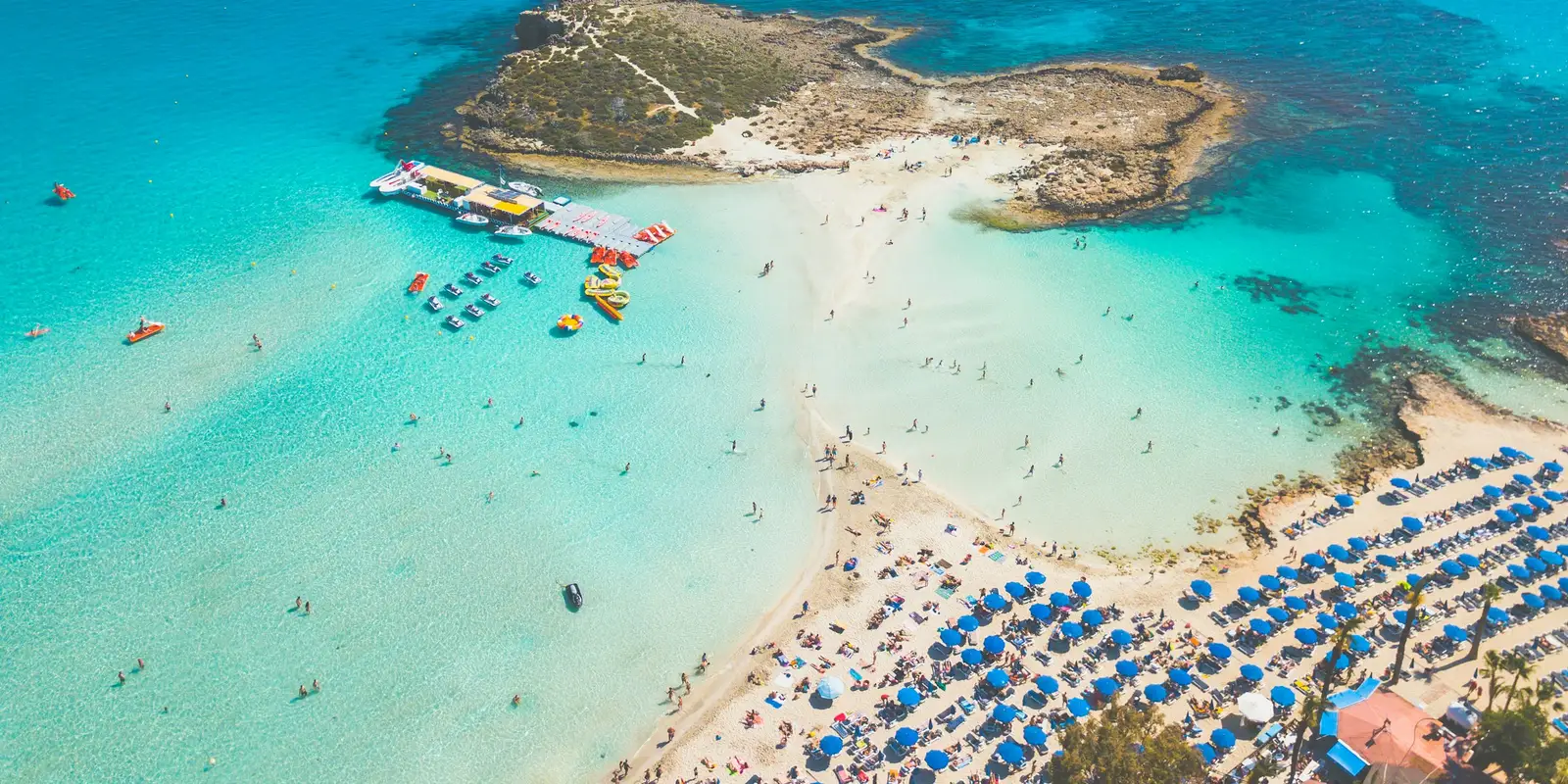 Luftaufnahme der Küste Zyperns bei Ayia Napa in der Republik Zypern