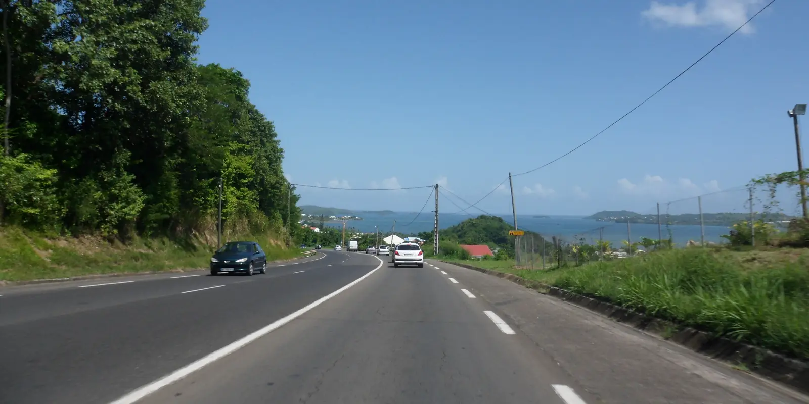 Route côtière près du Marigot, en Martinique