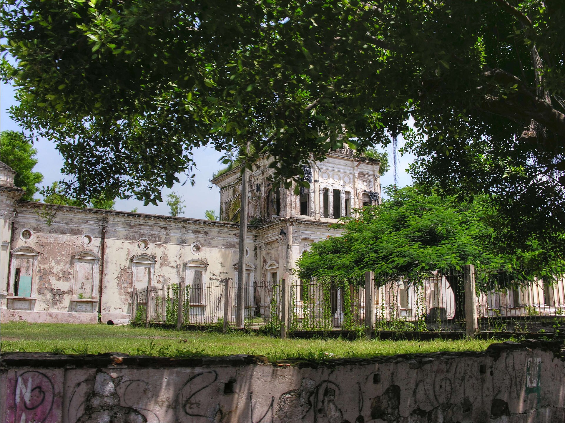 Street scene in Granada, Nicaragua