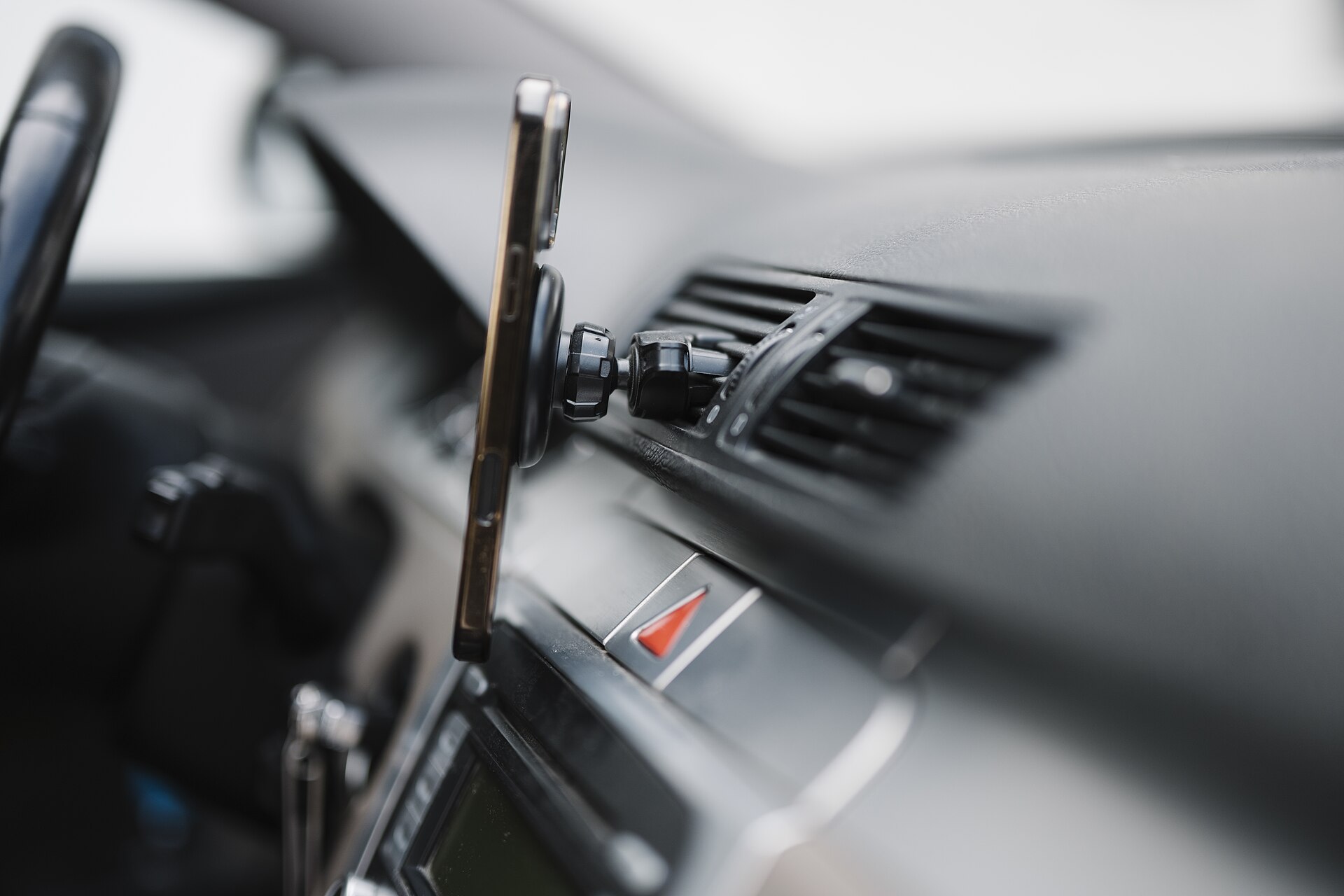 Phone navigation in a car Phone mounted near a car dashboard for navigation