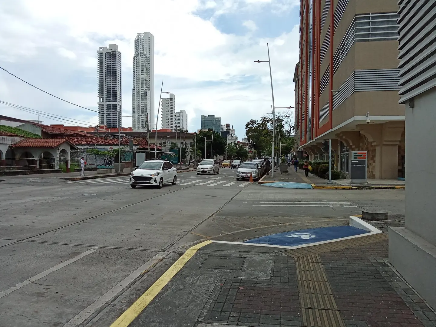 Avenida Justo Arosemena in Panama City