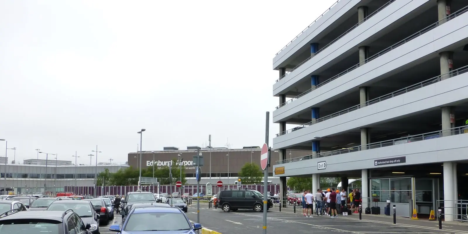 Wi-Fi à l'aéroport d'Édimbourg : avant le tram ou le bus