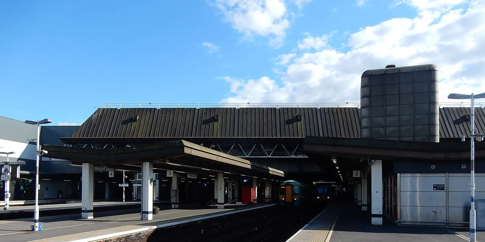 Quais de la gare de l'aéroport de Gatwick