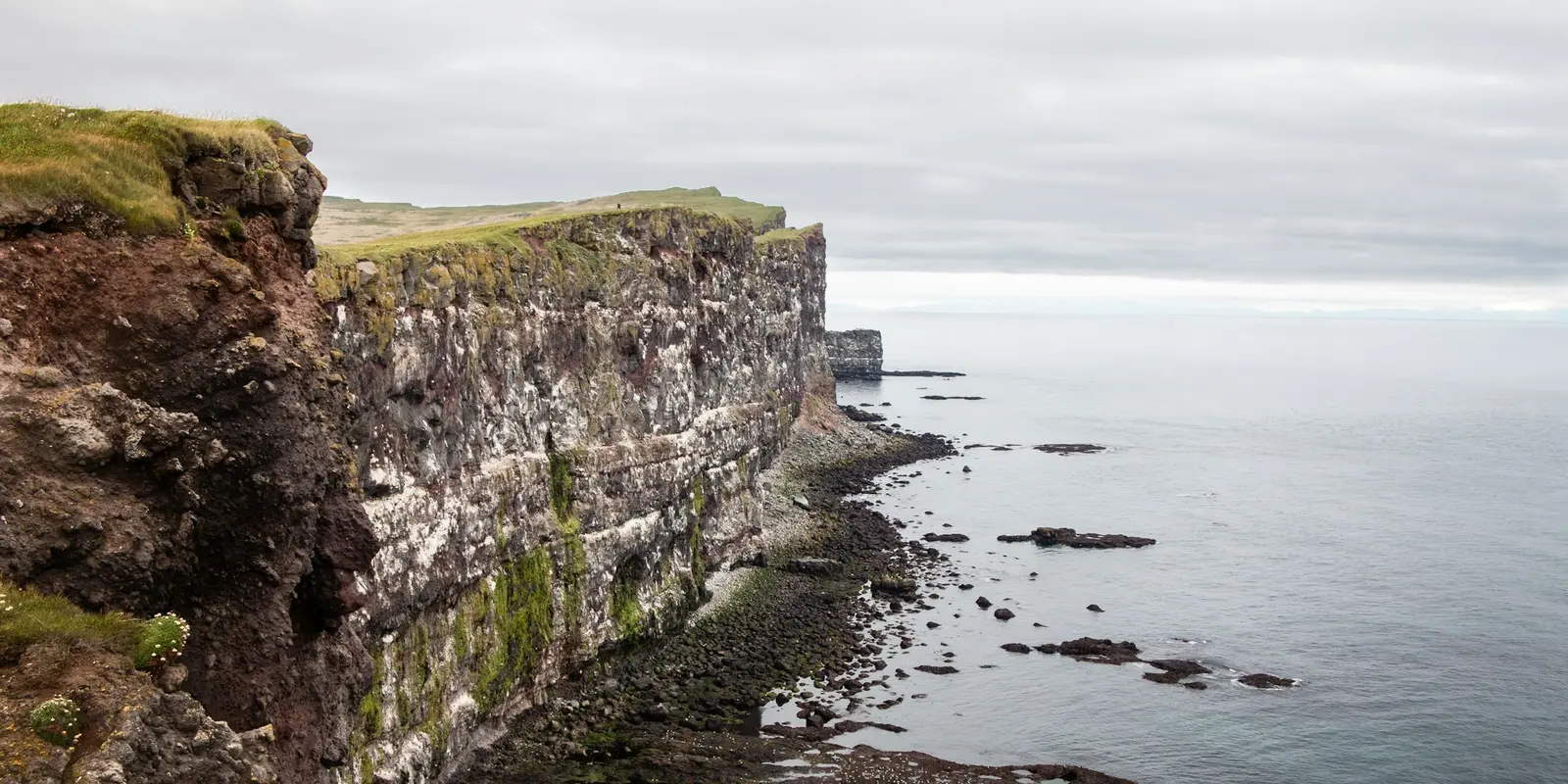 Die Westfjorde — lückenhafter Empfang selbst auf den Hauptstraßen, nicht nur im Hinterland Klippen bei Látrabjarg in Islands Westfjorden