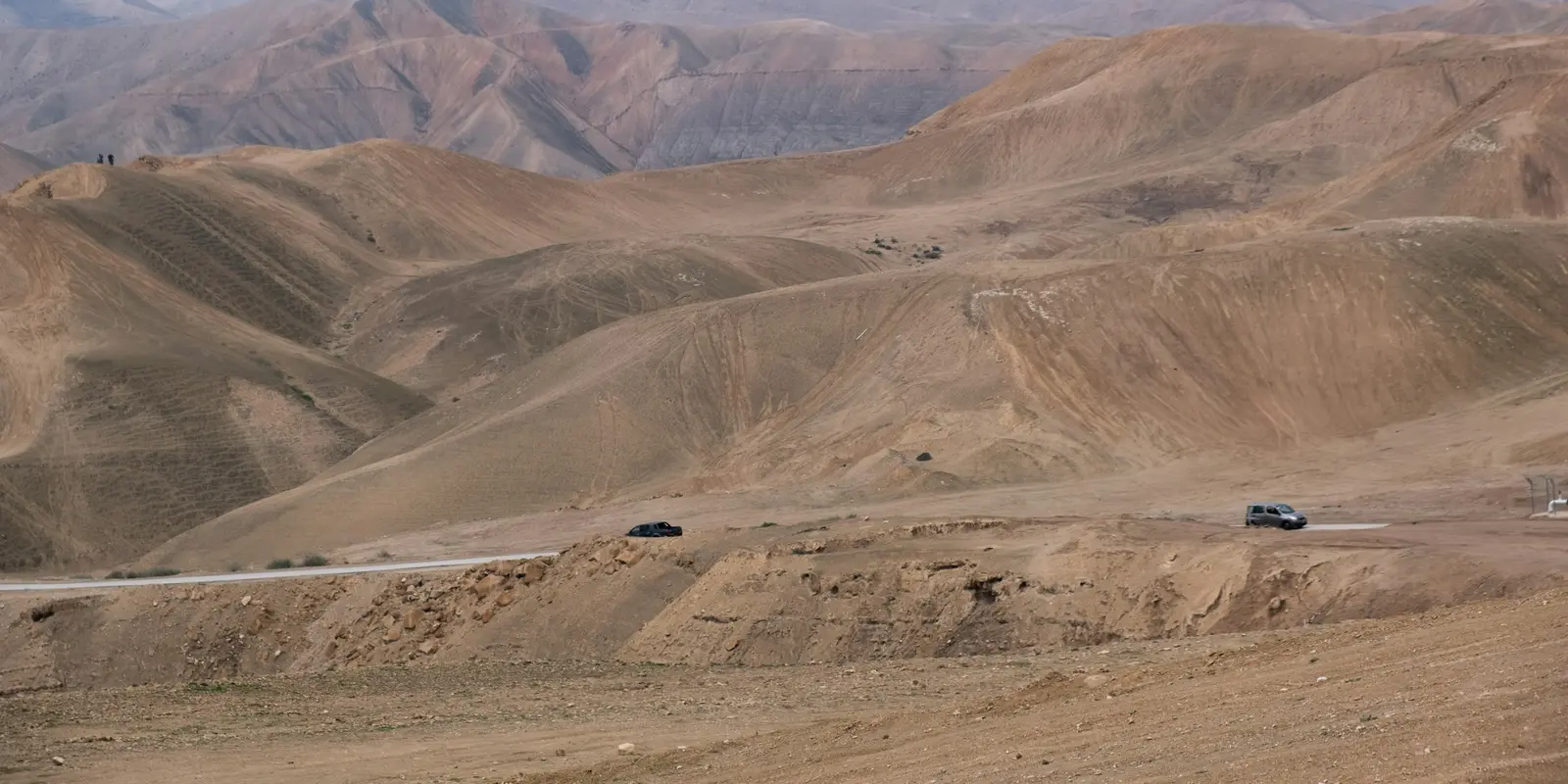 Wüstenstraßen wie die Route 90 sind die Hauptausnahme von Israels sonst starker Abdeckung Die Judäische Wüste entlang der Route 90, wo das Signal zwischen den touristischen Zielen auf dem Weg zum Toten Meer streckenweise abbrechen kann