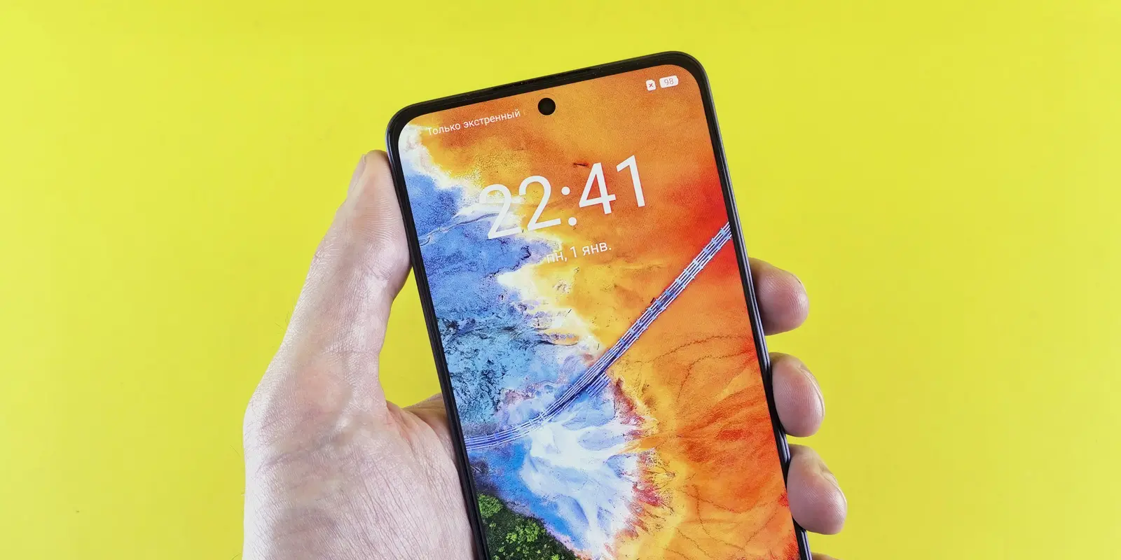Person holding a Samsung phone