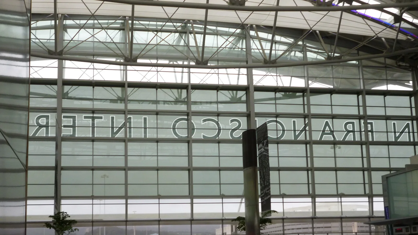 SFO International Terminal concourse and passenger area