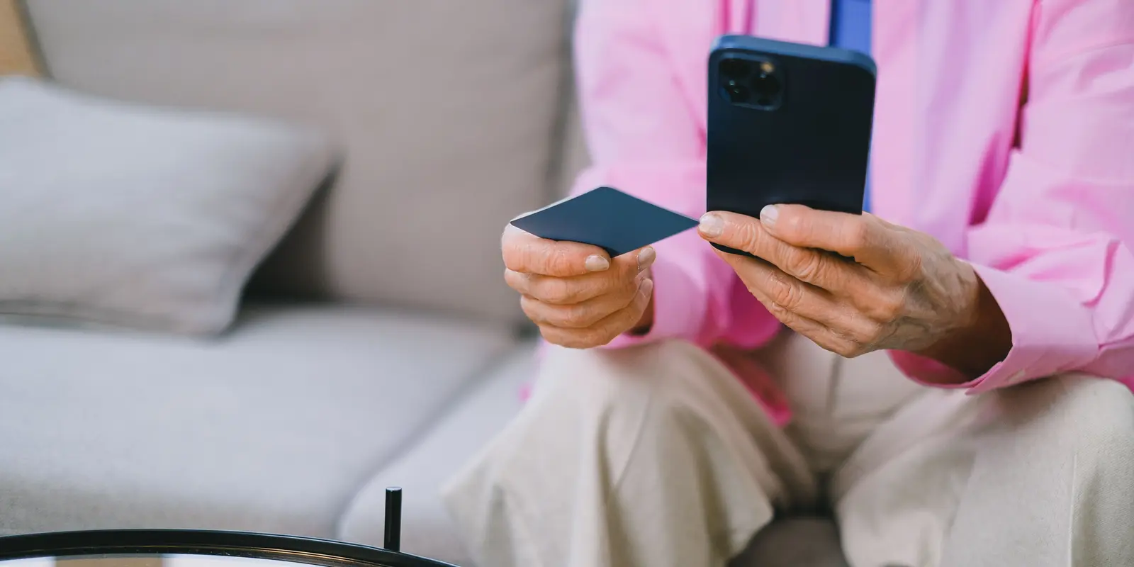 povo Data-Only im Ausland: neue Rufnummer oder Reise-eSIM?